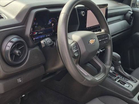 Used 2024 Chevrolet Colorado W/T RWD image 9