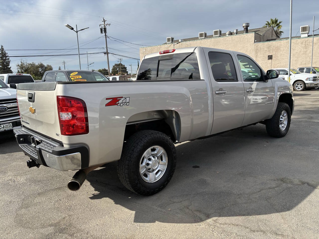 Used 2007 Chevrolet Silverado 2500 LTZ w/ Safety Package AWD/4WD image 2