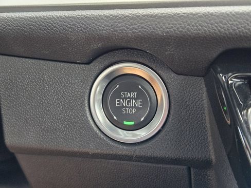 Used 2025 Chevrolet Traverse LT FWD image 22