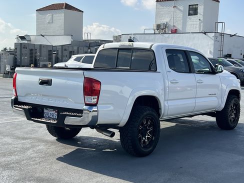 Used 2017 Toyota Tacoma SR5 w/ SR5 Appearance Package (SM) image 8