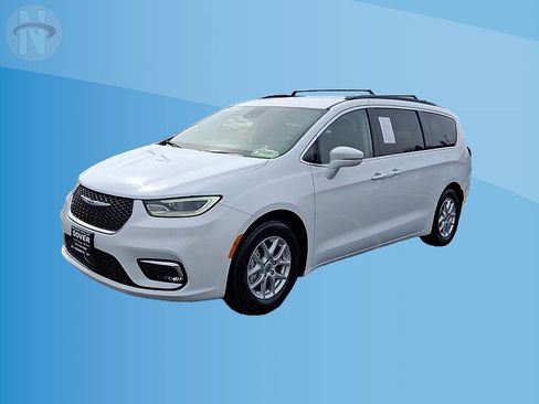 Certified 2022 Chrysler Pacifica Touring-L image 4