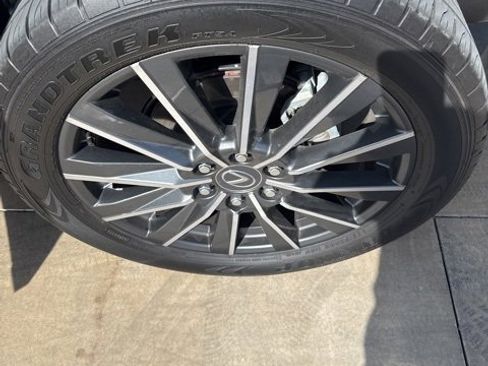 Used 2024 Lexus GX 550 image 16