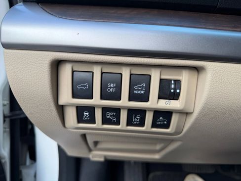 Used 2016 Subaru Outback 3.6R Limited image 17