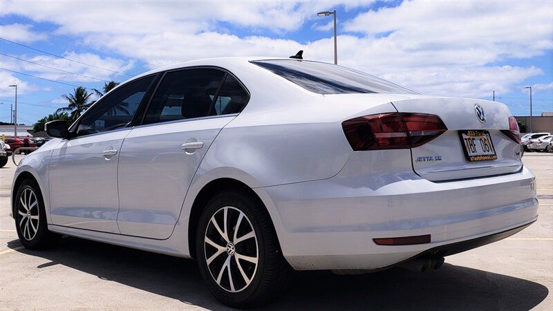 Used 2017 Volkswagen Jetta SE FWD image 3