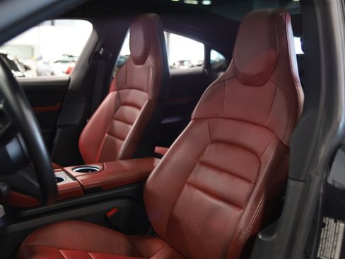 Used 2022 Porsche Taycan RWD image 13