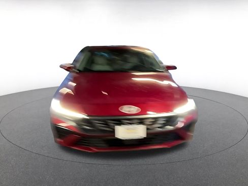 Used 2025 Hyundai Elantra Limited image 4