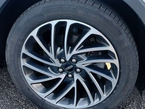 Used 2019 Lincoln Nautilus Reserve w/ Driver Assistance Package image 10