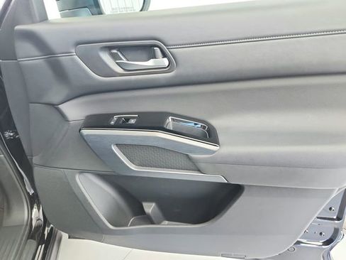 Used 2025 Nissan Pathfinder SL w/ SL Premium Package image 52