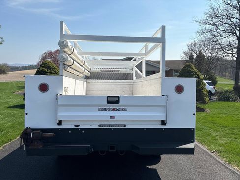 Used 2024 GMC Sierra 3500 Pro w/ Convenience Package image 8