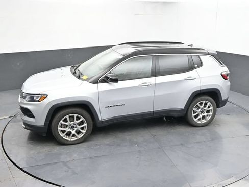 Used 2025 Jeep Compass Limited AWD/4WD image 41