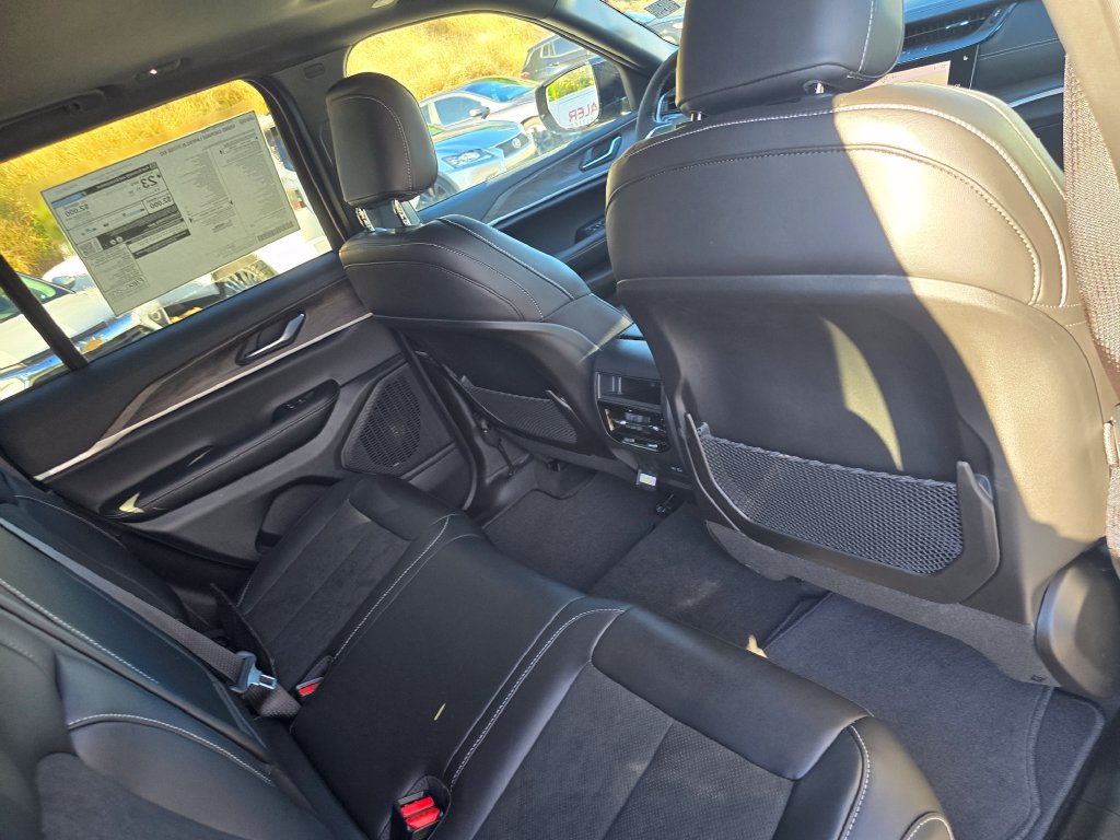 New 2027 Jeep Grand Cherokee Altitude RWD image 26