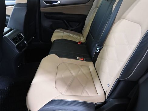 Used 2024 Volkswagen Atlas Cross Sport SE w/ Panoramic Sunroof Package AWD/4WD image 8