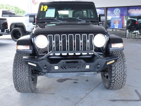 Used 2019 Jeep Wrangler Unlimited Sahara AWD/4WD image 13