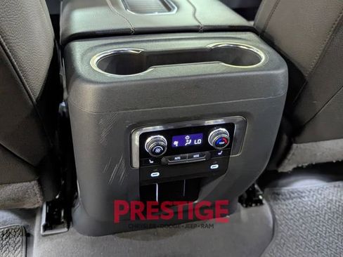 Used 2024 GMC Yukon Denali image 33