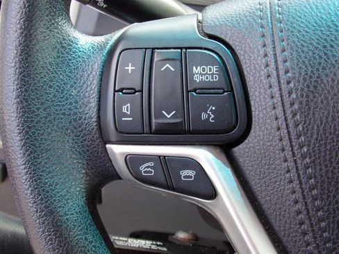 Used 2017 Toyota Sienna LE FWD image 35