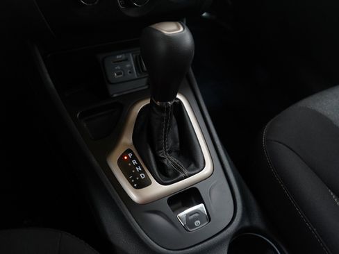 Used 2016 Jeep Cherokee Sport FWD image 23