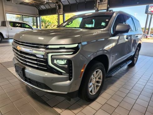 Used 2025 Chevrolet Tahoe LT AWD/4WD image 3