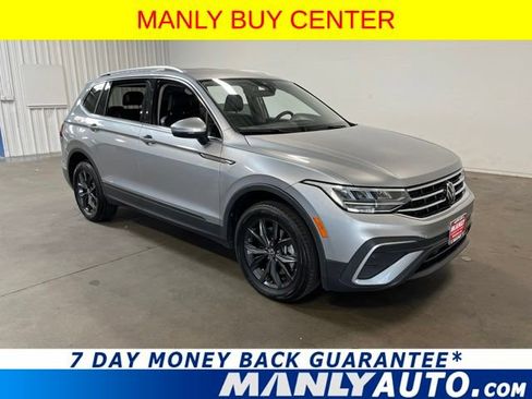 Used 2024 Volkswagen Tiguan SE FWD image 1