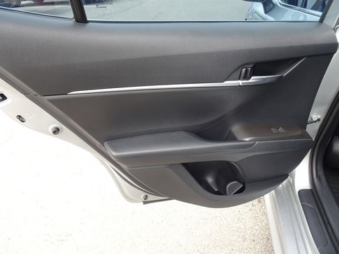Used 2021 Toyota Camry SE w/ Convenience Package FWD image 15