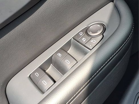 Used 2025 Buick Enclave Preferred AWD/4WD image 17