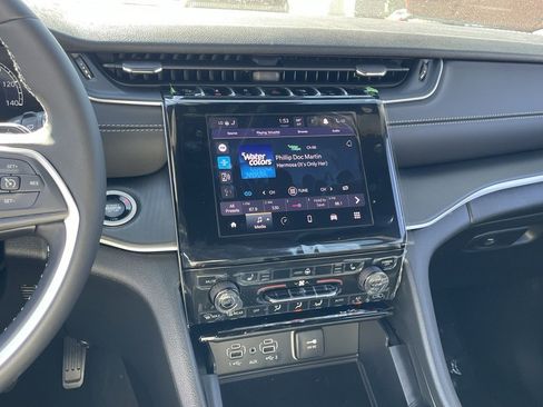 New 2025 Jeep Grand Cherokee L Altitude image 28