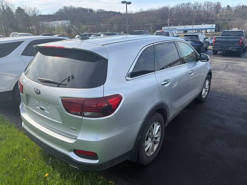 Used 2019 Kia Sorento LX image 3