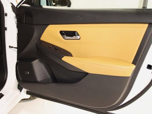 Used 2025 Nissan Sentra SV w/ SV Premium Package image 54