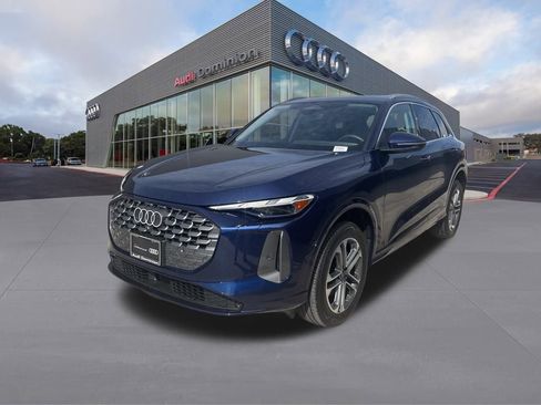 Used 2025 Audi Q5 Premium w/ Convenience Package image 1