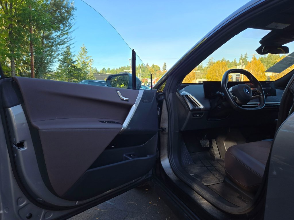 Used 2023 BMW iX xDrive50 w/ Convenience Package AWD/4WD image 19