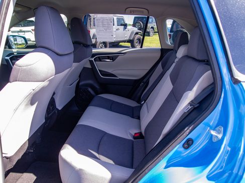 Used 2021 Toyota RAV4 XLE FWD image 25