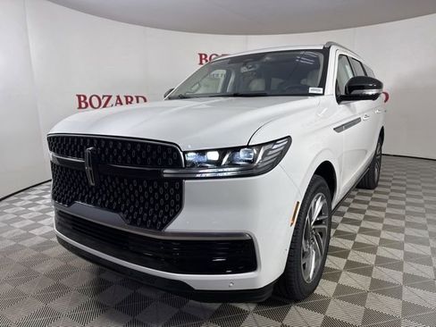 New 2025 Lincoln Navigator Reserve image 3