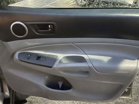 Used 2012 Toyota Tacoma Base w/ SR5 Pkg image 42