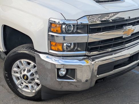 Used 2018 Chevrolet Silverado 2500 LT w/ Z71 Package, Off-Road AWD/4WD image 3