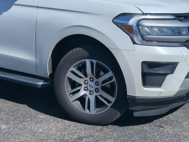 Used 2022 Ford Expedition Max XLT AWD/4WD image 2