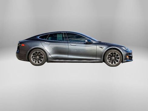 Used 2020 Tesla Model S Long Range Plus image 2