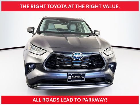 Used 2024 Toyota Highlander Platinum AWD/4WD image 1