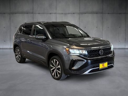 Used 2024 Volkswagen Taos SE image 7