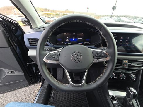 Used 2023 Volkswagen Taos SE image 17