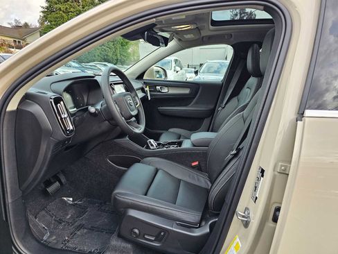 New 2025 Volvo XC40 B5 Ultra w/ Climate Package image 25
