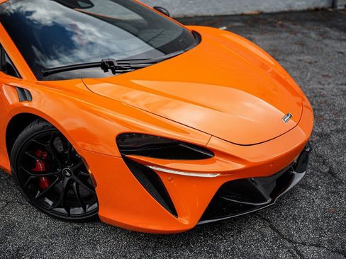 Used 2023 McLaren Artura Performance image 10