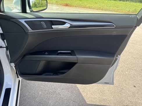 Used 2015 Ford Fusion SE FWD image 9
