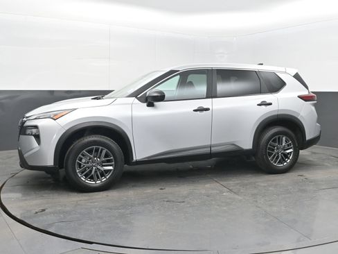 Used 2024 Nissan Rogue S image 5