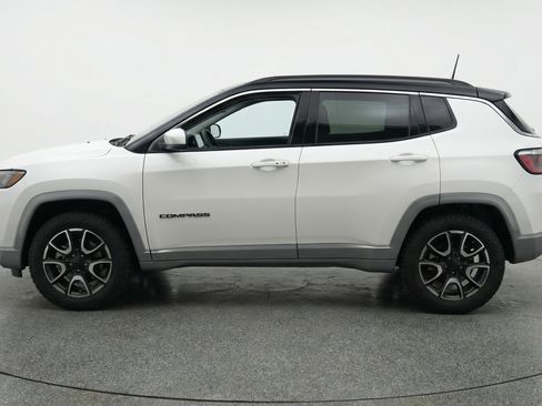 Used 2025 Jeep Compass Trailhawk image 5