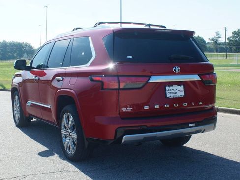 Used 2025 Toyota Sequoia Capstone AWD/4WD image 17