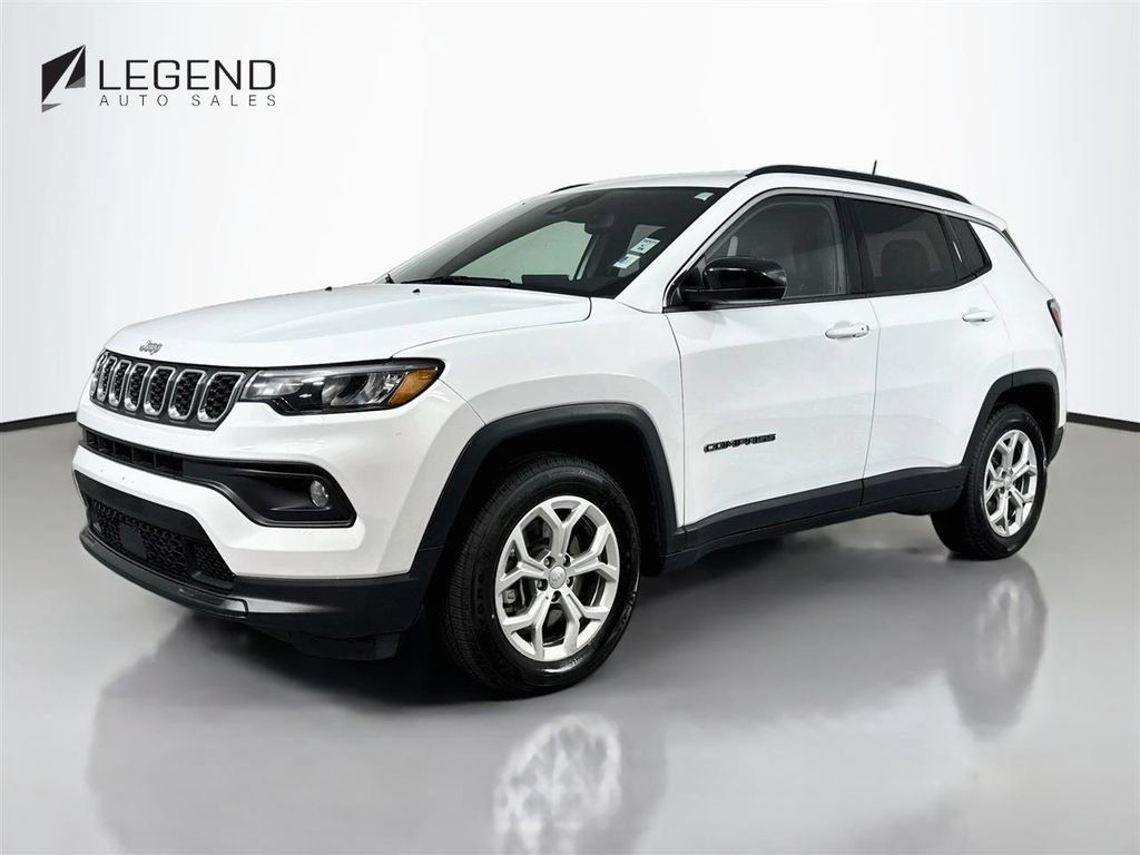 Used 2024 Jeep Compass Latitude AWD/4WD image 1