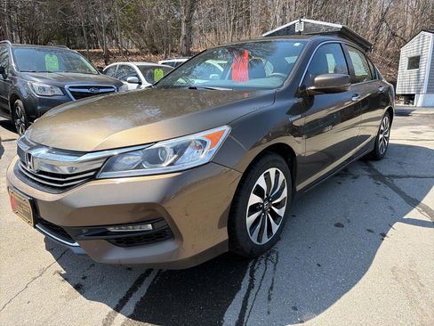 Used 2017 Honda Accord Hybrid Sedan image 2