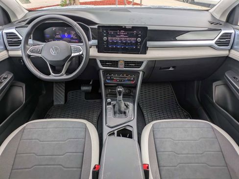 Certified 2025 Volkswagen Taos SE w/ Panoramic Sunroof Package image 16