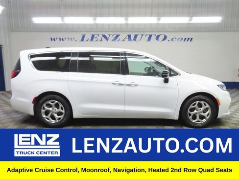Used 2024 Chrysler Pacifica Limited FWD image 1