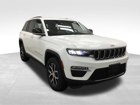 Used 2024 Jeep Grand Cherokee Limited w/ Trailer Tow Package AWD/4WD image 3