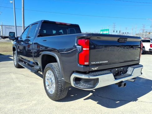 Used 2024 Chevrolet Silverado 2500 LTZ w/ LTZ Plus Package image 5